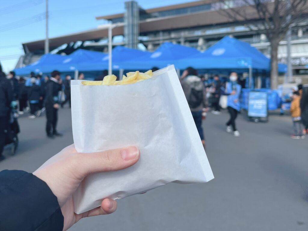 出店でポテト購入